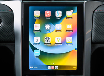 Pantalla touchscreen de 10,4” con Android Auto y Apple CarPlay