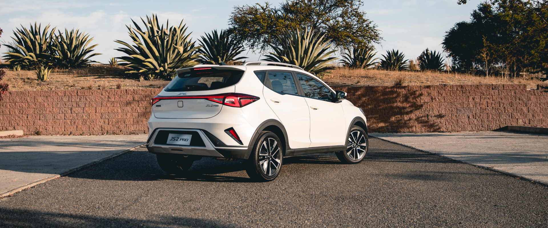 De la oficina a la ruta: Conoce nuestros SUVs JAC y encuentra el compañero ideal para el verano